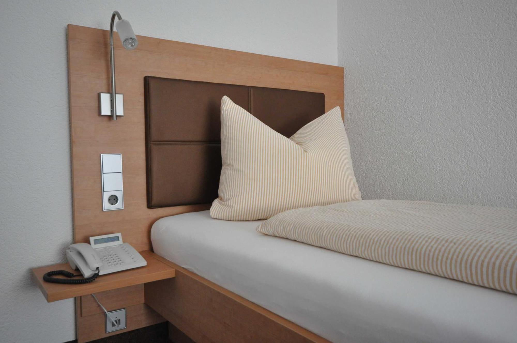 Hotel-Pension-Jasmin ไรน์เฟลเดิน ภายนอก รูปภาพ