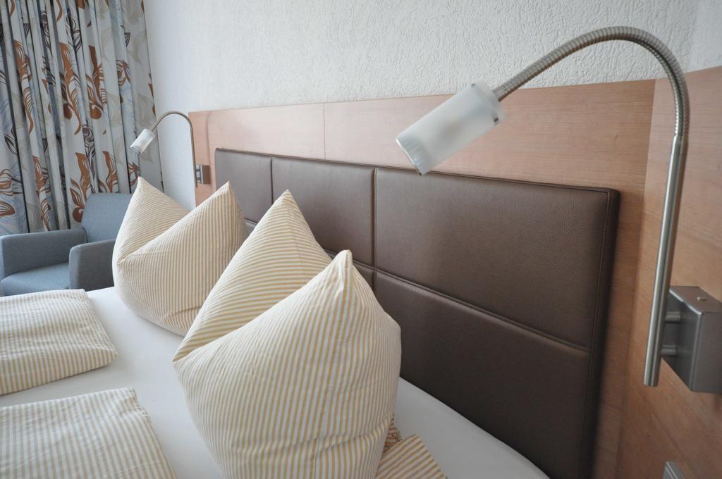 Hotel-Pension-Jasmin ไรน์เฟลเดิน ห้อง รูปภาพ