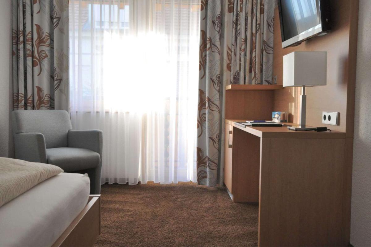 Hotel-Pension-Jasmin ไรน์เฟลเดิน ภายนอก รูปภาพ