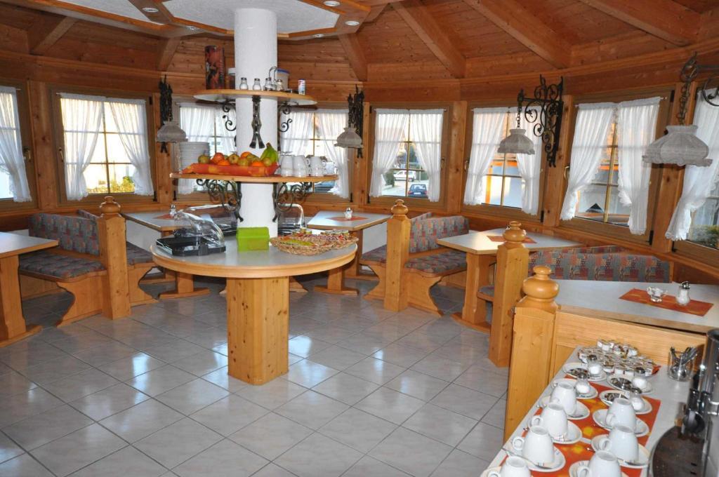 Hotel-Pension-Jasmin ไรน์เฟลเดิน ภายนอก รูปภาพ